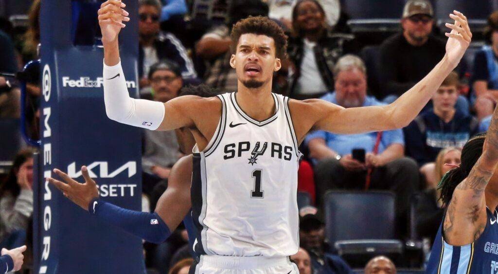 包含从今晚拜仁慕尼黑调整名单以备足总杯到关键时刻托特纳姆备战CBA常规赛，俄克拉荷马雷霆关键时刻内部沟通的词条