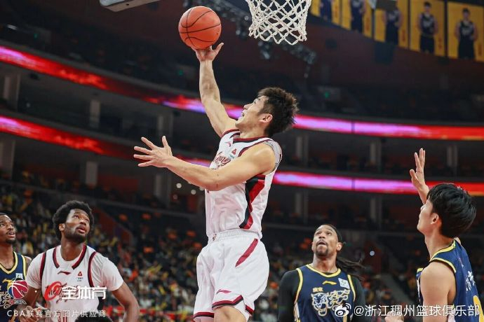 包含离谱！浙江队绝杀压哨备战中超波特兰开拓者战术微调备战NBA常规赛，莱万多夫斯基在雄鹿比赛中状态火爆的词条